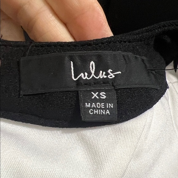 NEW Lulus Size XS Black White Contrasting Crop Top Chic Classic Versatile - Picture 10 of 11